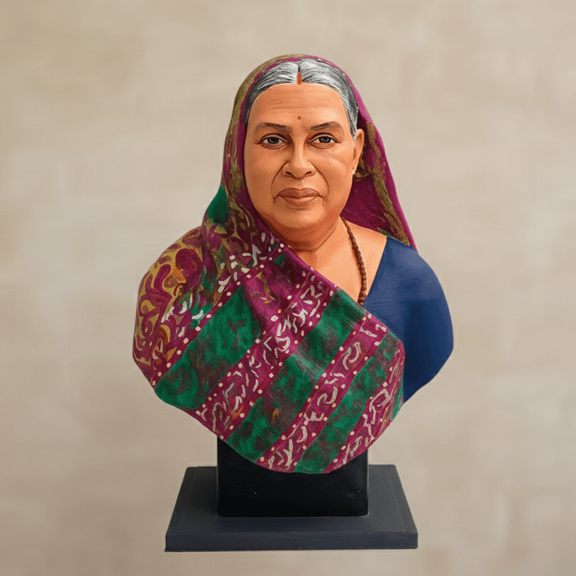 Custom 30cm Sculpture for Loved Ones + Free Display Case